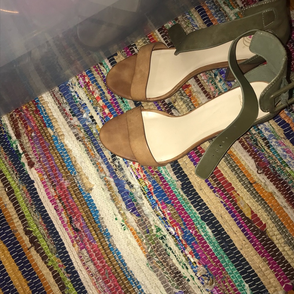 Sandals - Picture 2 of 3